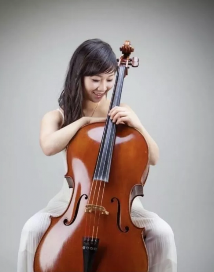 Bo Jeong Cello / 2MBS Fine Music Radio Presenter